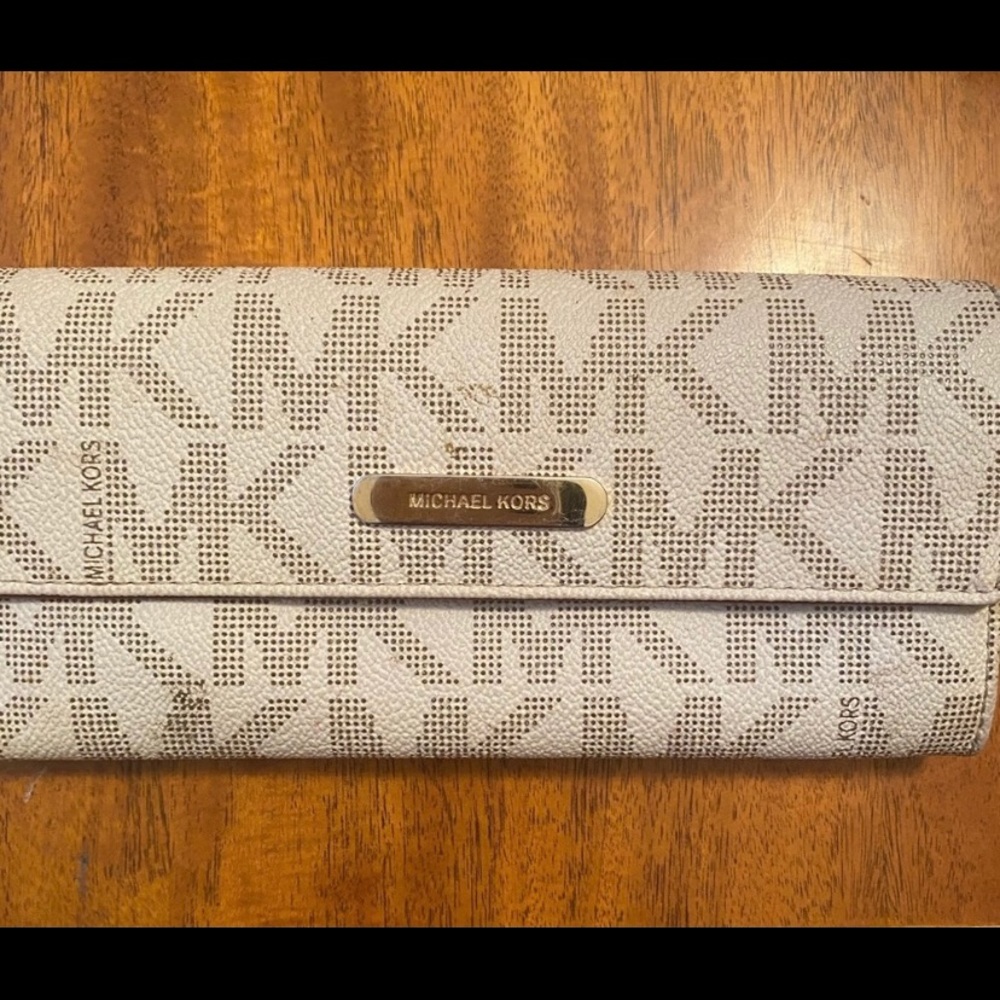 Authentic Michael Kors Wallet -White Monogram